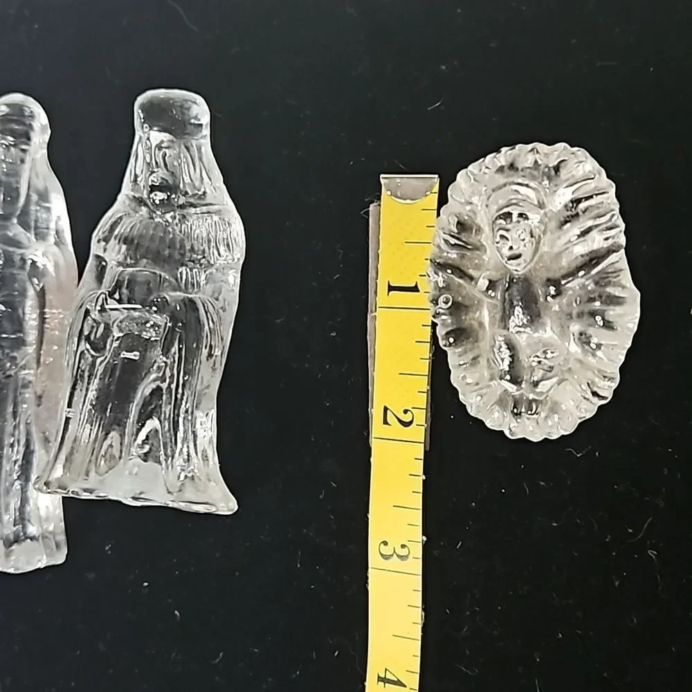 Elegant 6-Piece Clear Glass Nativity / Manger Set